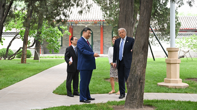习近平同美国总统特朗普在中南海小范围会晤 习近平同美国总统特朗普在中南海小范围会晤