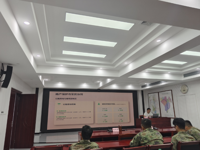 到武装部民兵公路护路连开展路政专题宣讲.jpg