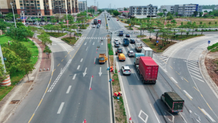 图17：国道325线锦江国际路段中间绿化带提升前.jpg