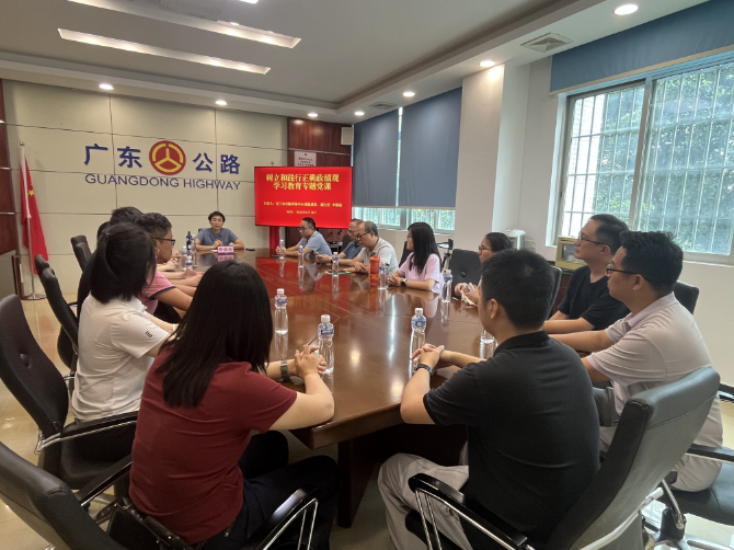 06讲授专题党课，引导党员树立和践行正确政绩观，用心用情修好 “连通民心的幸福路”.jpg