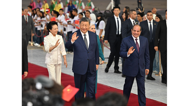 习近平抵达开罗对埃及进行国事访问 习近平抵达开罗对埃及进行国事访问