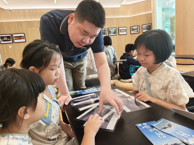 260904盛夏八月，江门中华白海豚保护区掀起科普热潮 (9).jpg