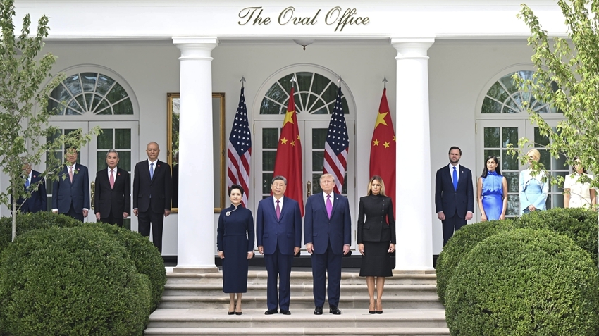 习近平出席美国总统特朗普在白宫举行的欢迎仪式