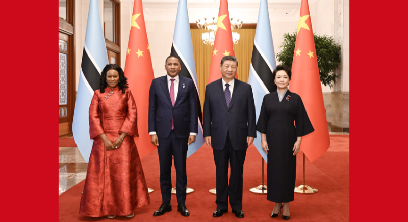 习近平同博茨瓦纳总统博科会谈