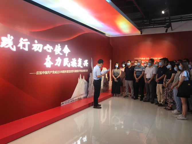 公路信息kp082-党员参观学习历史图文展 (2).jpg