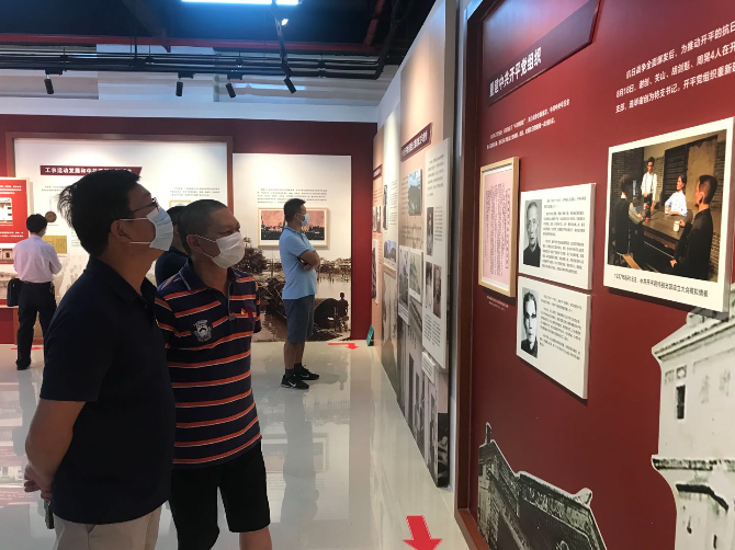 公路信息kp082-党员参观学习历史图文展.jpg