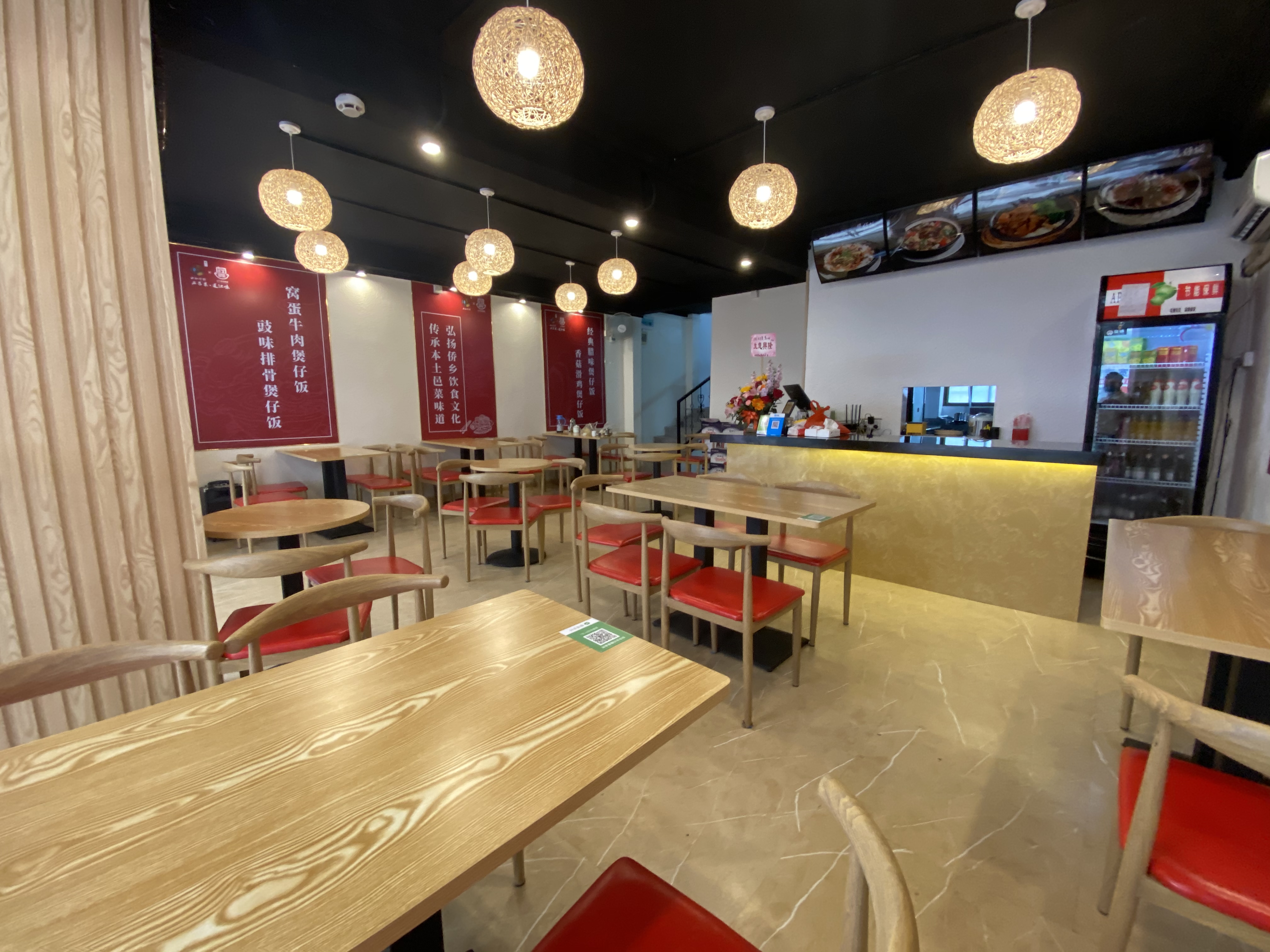 9、该创业店采用统一的店内装修配套设计.jpg