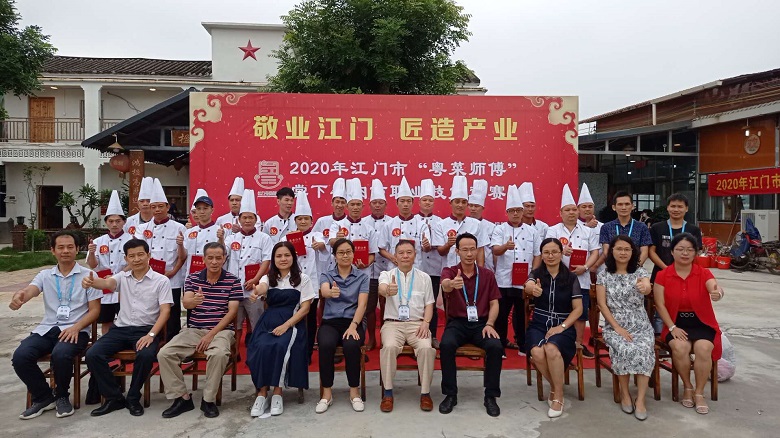 参赛选手和裁判合影.jpg