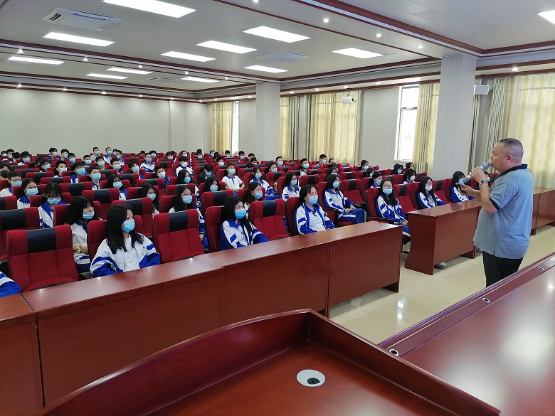 图片4：王子义老师授课2.jpg