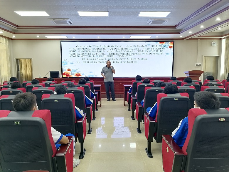 图片3：王子义老师授课1.jpg