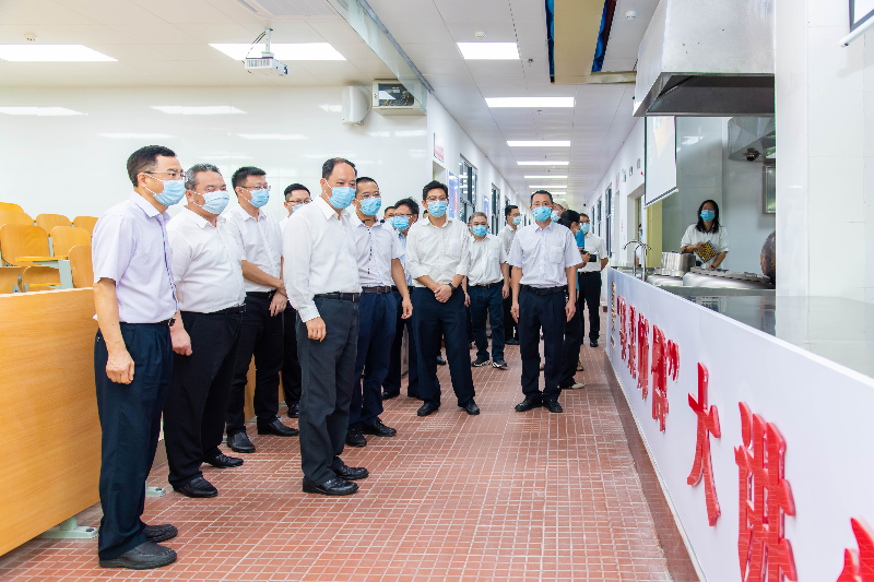 图片.2020年8月15日下午，江门市委书记陈岸明一行来到广东厨艺技工学校，调研我市“粤菜师傅”工程。.jpg