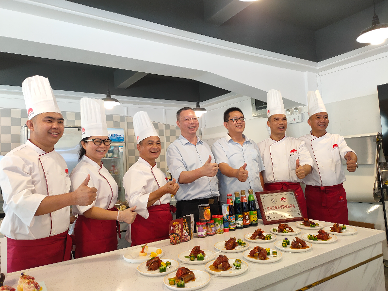 图六：陈皮菜式发布会上与企业形成合作关系.jpg