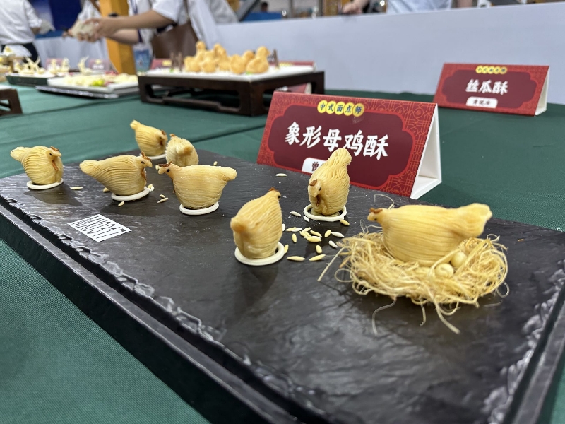 图片4：江门市技师学院曾能丽作品《象形母鸡酥》.jpg