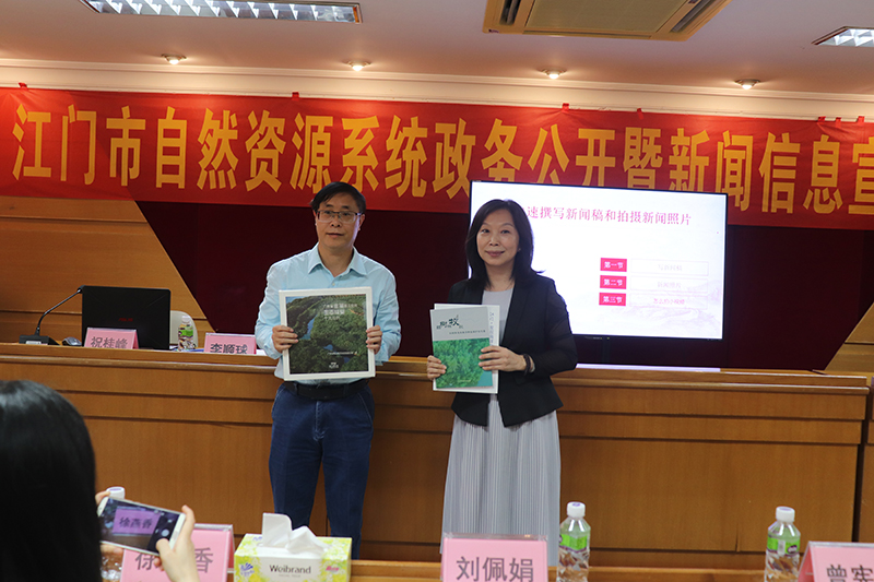 211109学新闻写作、摄影，提升办公技能!——江门市自然资源系统举办新闻写作与摄影培训班 (1).JPG