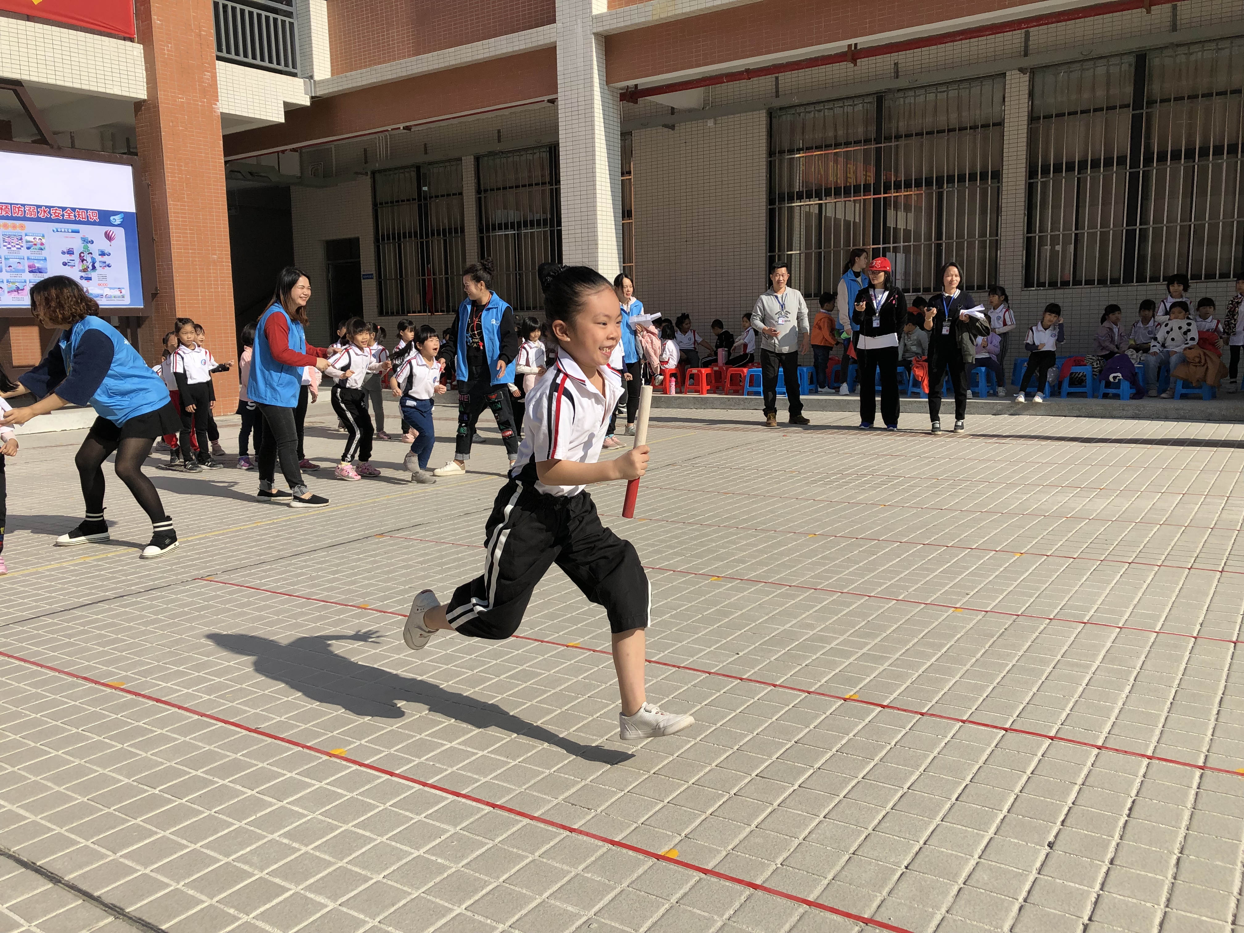 奔跑吧，孩子！.jpg