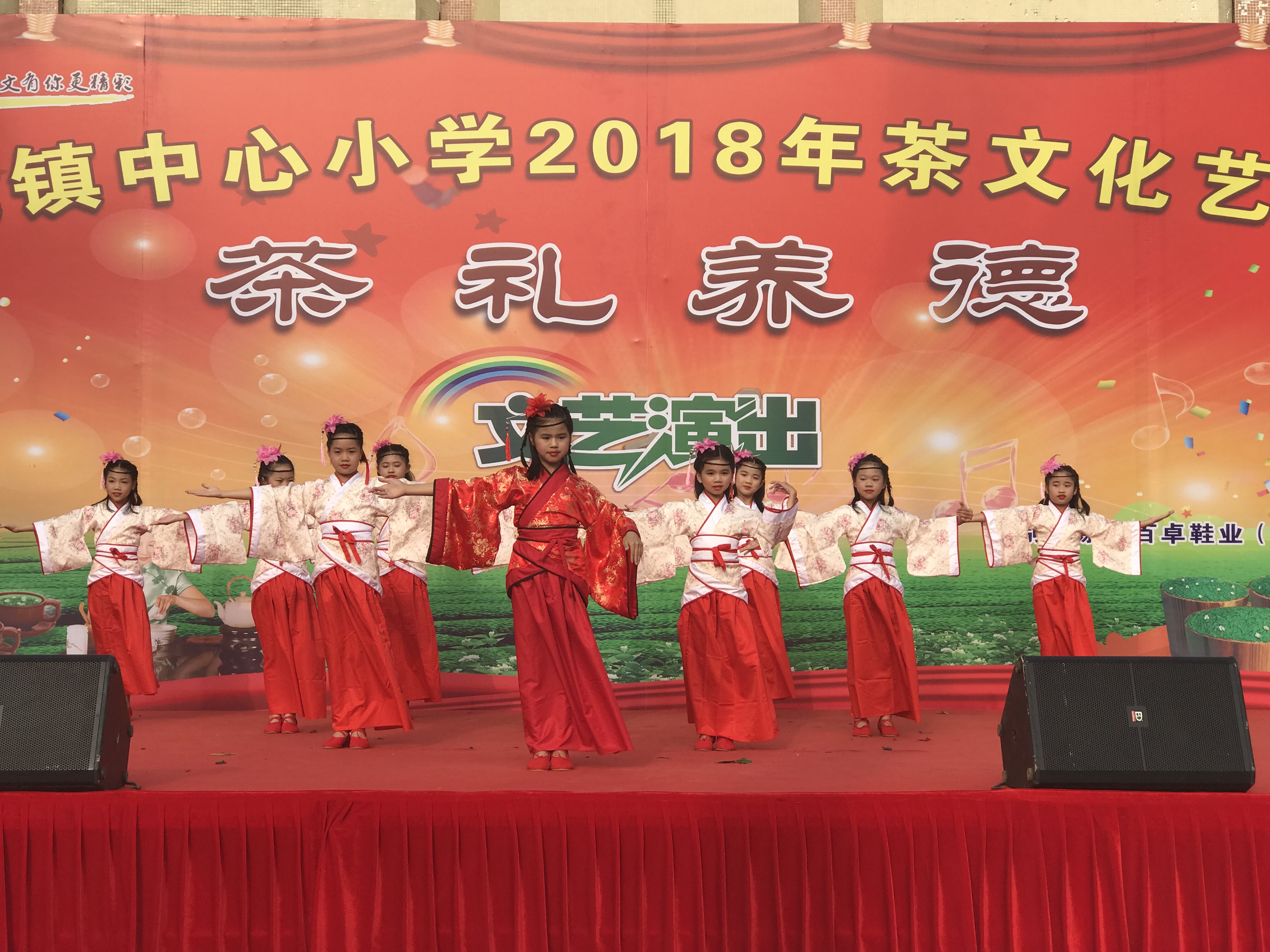 4四（1）班的舞蹈《礼》.jpg