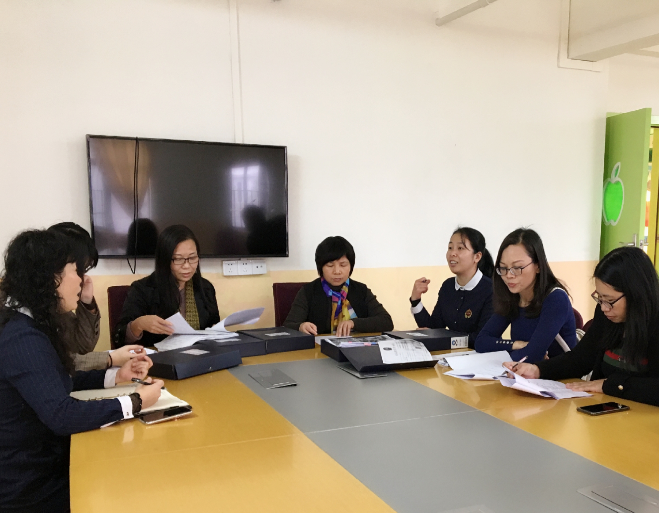 1查阅档案及资料.jpg