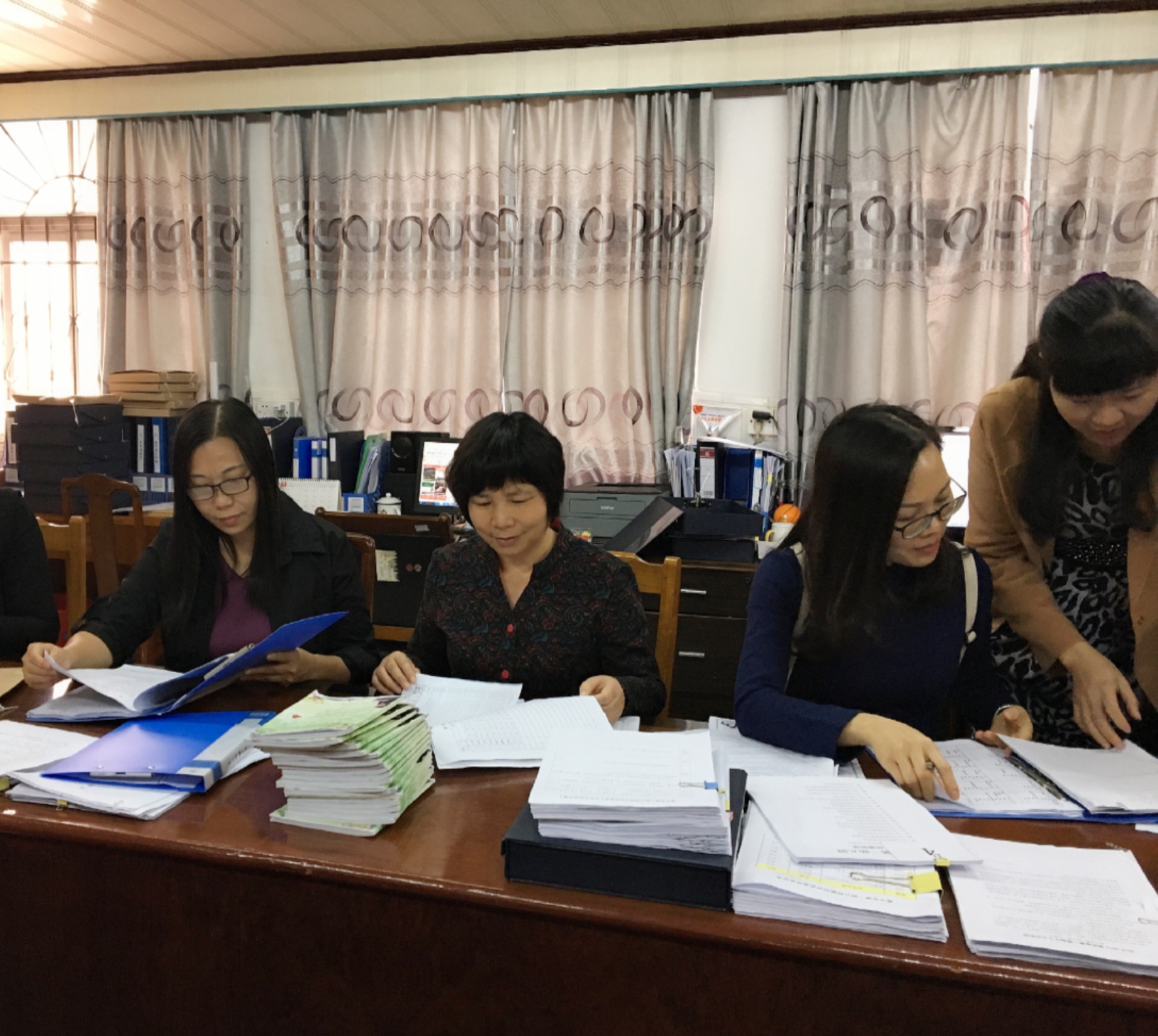 2查阅档案及资料.jpg