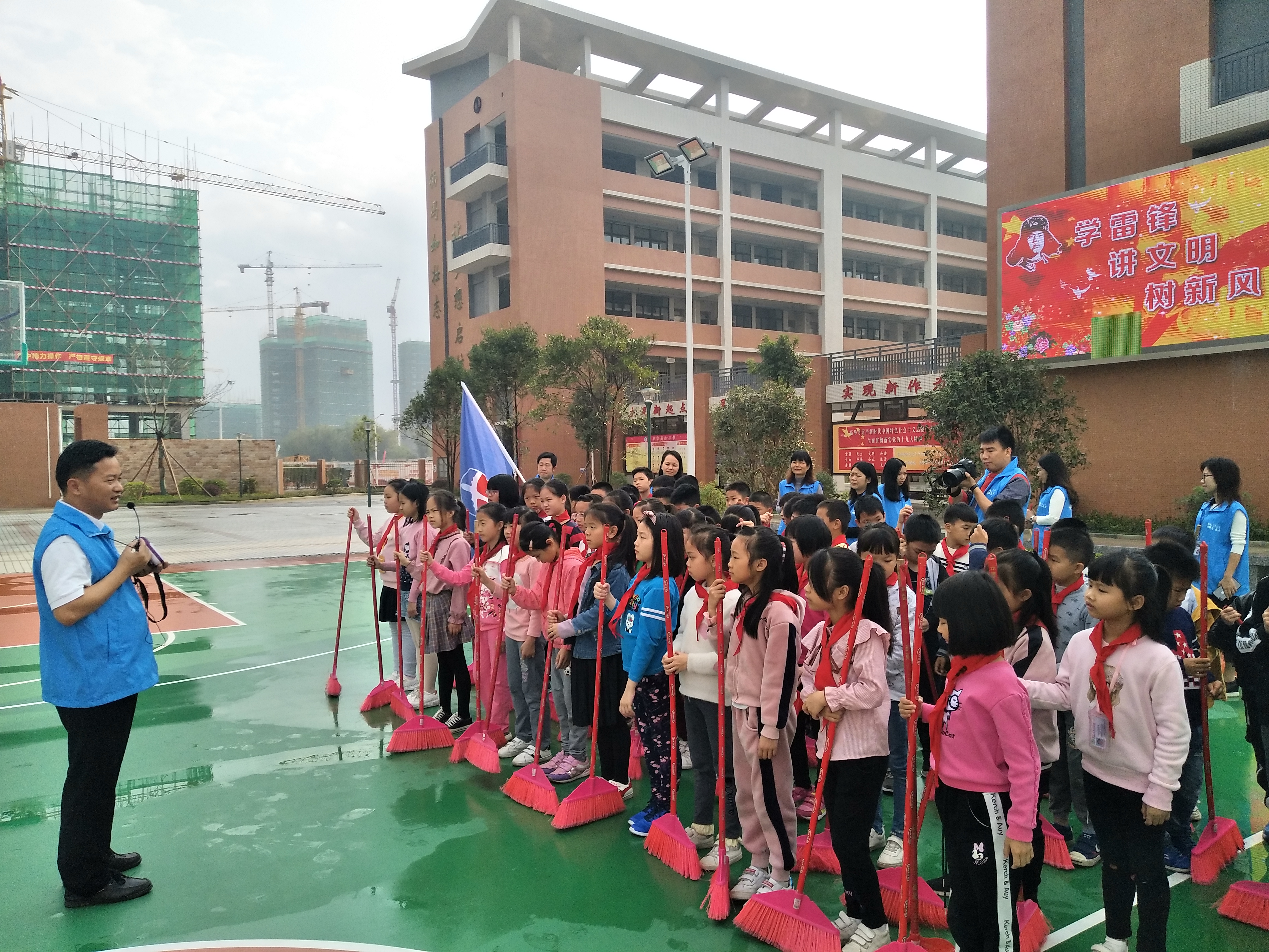 冯如小学 “学雷锋 ”活动动员.jpg