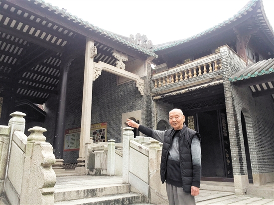 张国理介绍张将军家庙的建筑风格及历史。