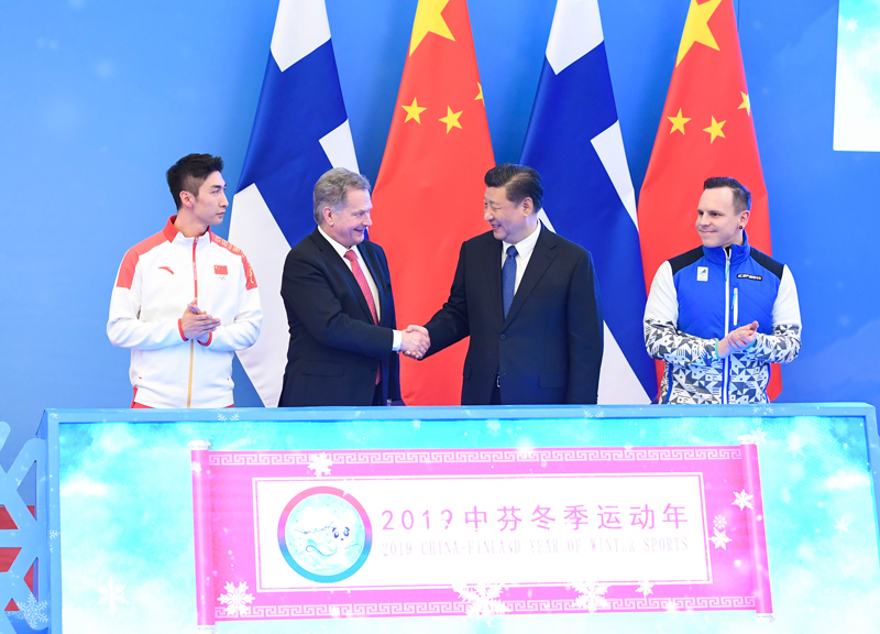 习近平同芬兰总统尼尼斯托举行会谈