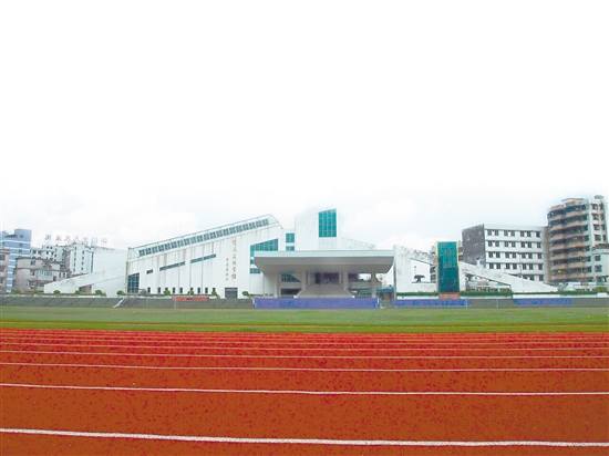 为满足师生及周边群众的需求,景贤学校拟引入社会第三方投资经营体育场地,图为该校准备升级改造的体育馆。 为满足师生及周边群众的需求,景贤学校拟引入社会第三方投资经营体育场地,图为该校准备升级改造的体育馆。