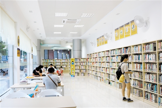 到自助图书馆借书,逾期要罚款