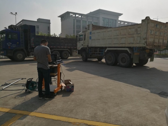 已处理1534131188605鹤山市开展渣土运输车辆尾气抽检专项行动8.8.jpg