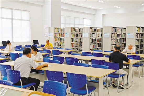 市工人文化宫职工图书馆向市民免费开放。