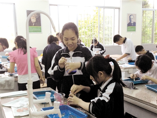 江门二中教育教学质量稳步提高。
