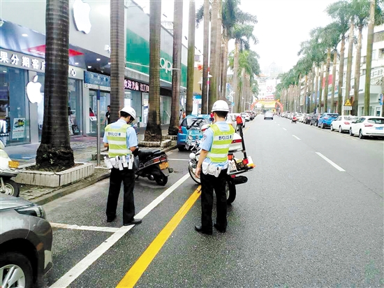 我市大力整治车辆违规停放 三区停车秩序有好