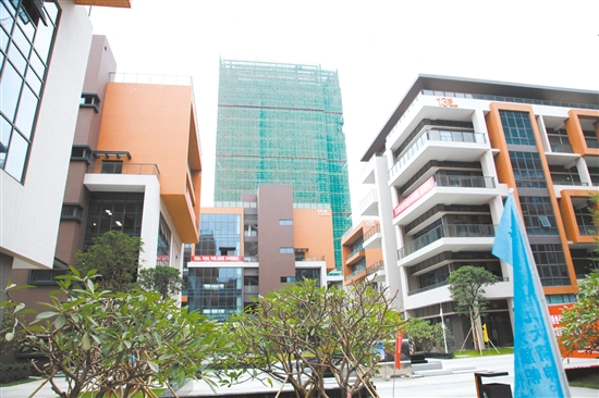 ������С΢˫�����Ļ���֮һ���»��пƴ��¹㳡һ�ڹ����Ѿ����ɣ�����Ͷ��ʹ�á�