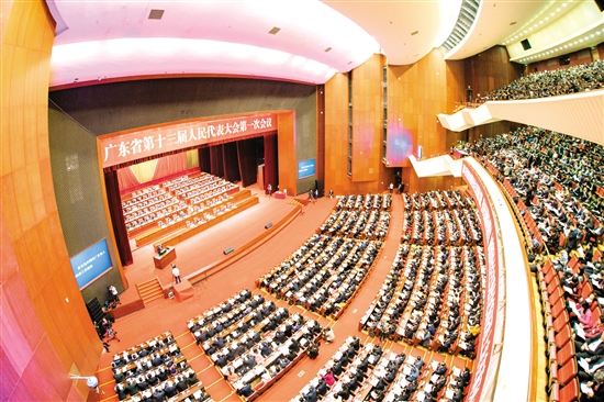 省十三届人大一次会议开幕马兴瑞作政府工作报告