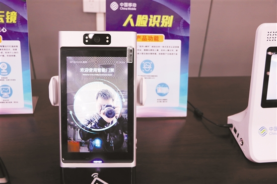 �������н�������չ��ҵ��������ͼΪ�������оٰ��2018��ҵ��������ҵ��������չʾ���䱸����ʶ�����ġ������Ž�ϵͳ����