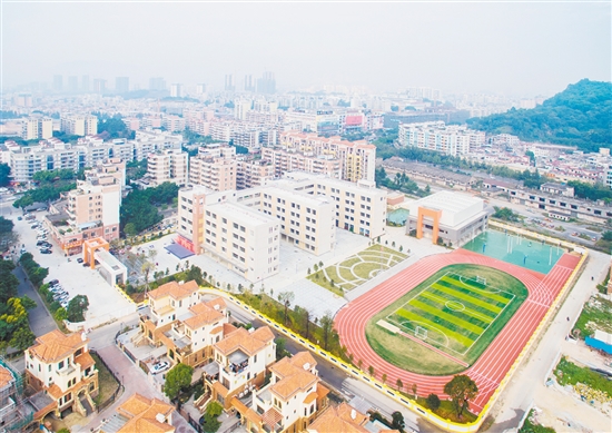 天鹅湾小学。胡晴晴摄 天鹅湾小学。胡晴晴摄