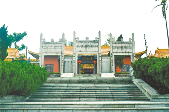 崖山祠。梁暖根摄