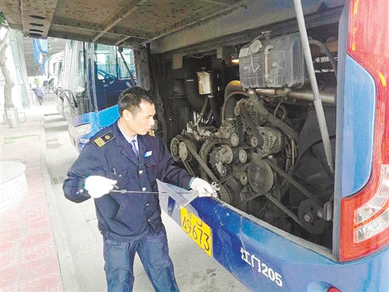 干一行爱一行精一行!弘扬劳模精神争做时代楷