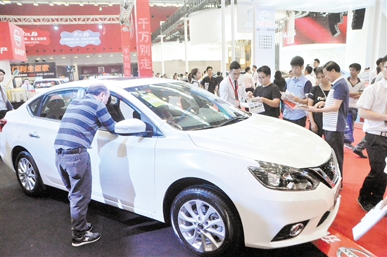 车展吸引了众多市民。邓国一 车展吸引了众多市民。邓国一