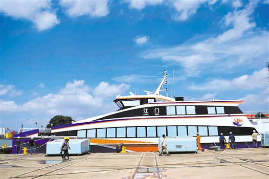 江门号高速客船成功下水 江门港至香港直航航
