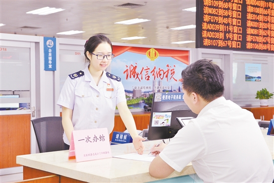新税务机构成立后首个征期 向我市纳税人交出