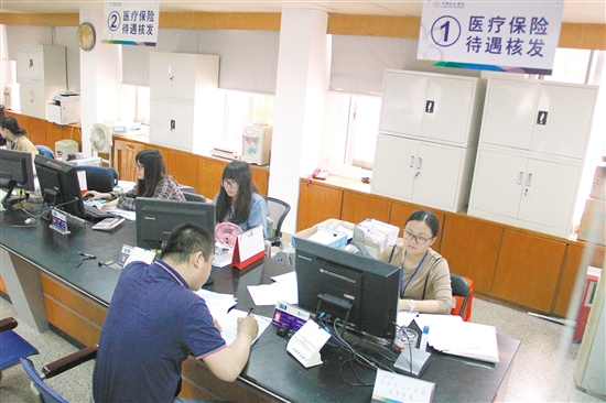 做好加减法 优化经办服务 市社保局持续深化放