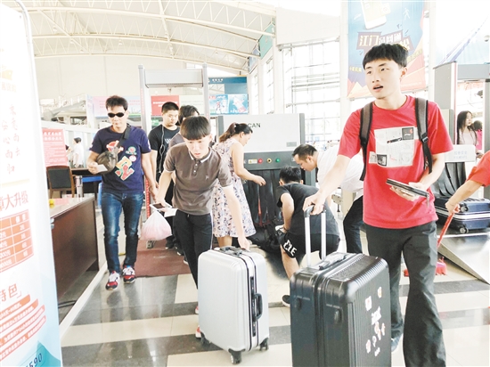 江门汽车总站8天发送旅客逾10万人次