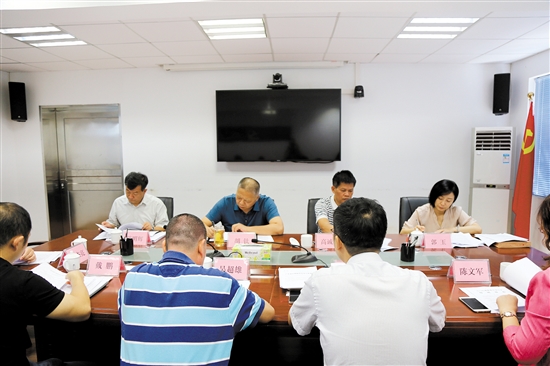 突出政治统领 我市纵深推进扫黑除恶专项斗争