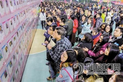 江门千人相亲会在元宝山<em>公园</em>举行 398对<em>男女</em>成