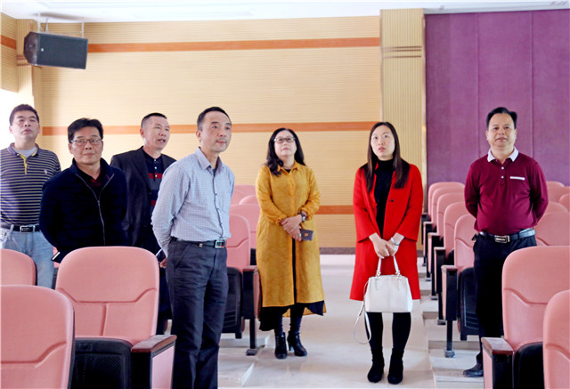 鹤山市教育局访问团到台山市教师发展中心参观