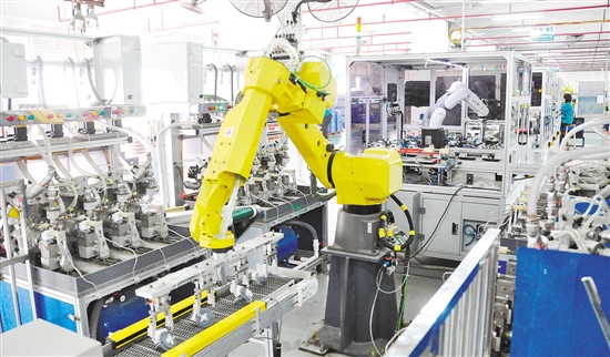 我市不断加强对企业技术改造的扶持力度。图