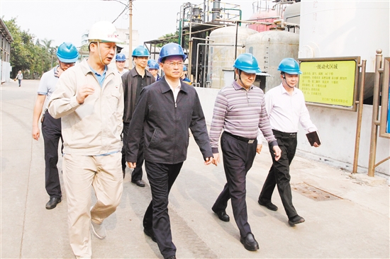 昨日,林应武到我市部分重点企业和相关重点领域检查安全生产工作。 昨日,林应武到我市部分重点企业和相关重点领域检查安全生产工作。