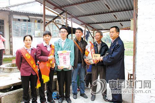 江门益华百货、恒发家电慰问困难户-爱心侨乡