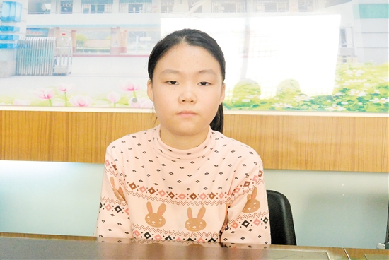 虽然妈妈不能陪在自己身边，但是李心盈却很理解妈妈。
