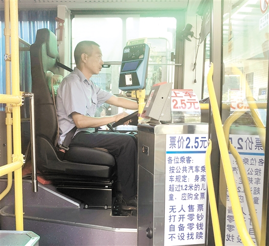 吴育新。 吴育新。